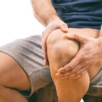 Man,With,Knee,Pain,Over,White,Background